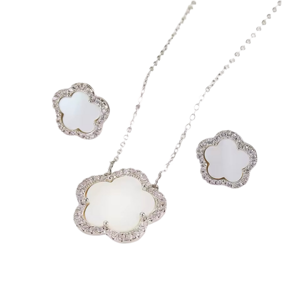 SET 2 PIEZAS PLATEADO TRÉBOL BLANCO CRISTALES