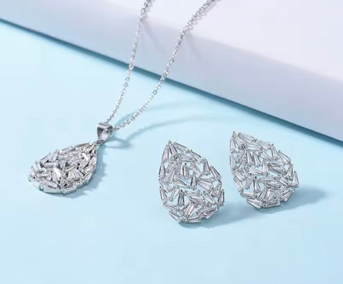 SET 2 PIEZAS PLATEADO GOTA CRISTALES