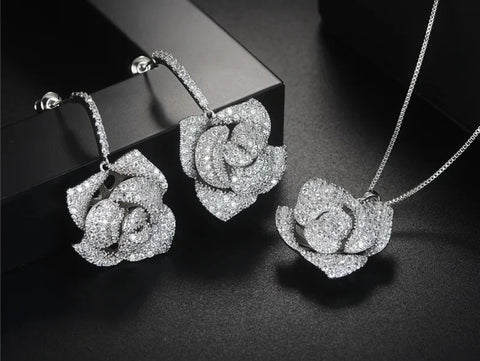 SET 2 PIEZAS PLATEADO FLOR GRANDE CRISTALES