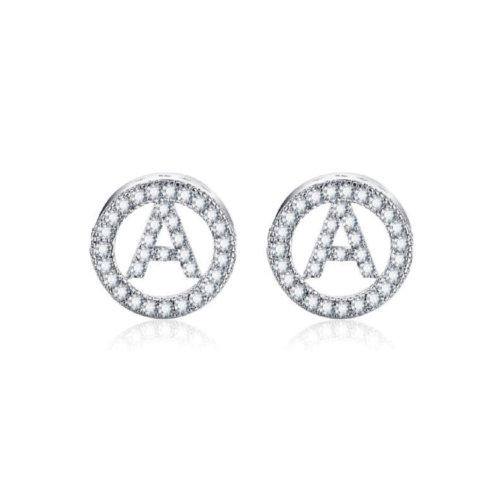 ARETES PLATEADOS LETRA CRISTAL, DISPONIBLES: I, O, P
