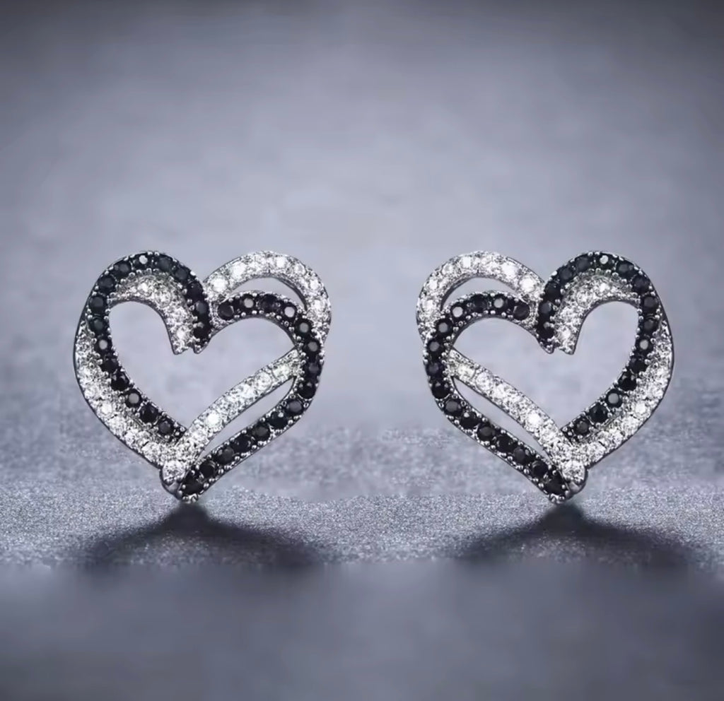 ARETE PLATEADO CORAZÓN CRISTAL NEGRO