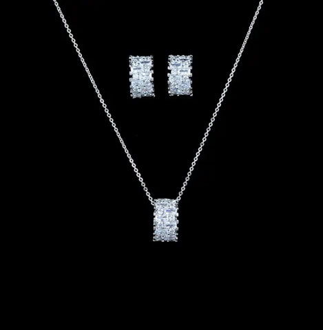 SET 2 PIEZAS PLATEADO RUEDITA CRISTALES