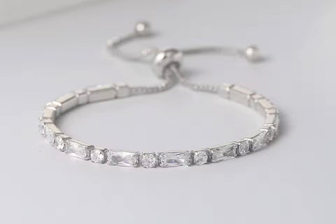PULSERA AJUSTABLE PLATEADA CRISTALES RECTANGULARES
