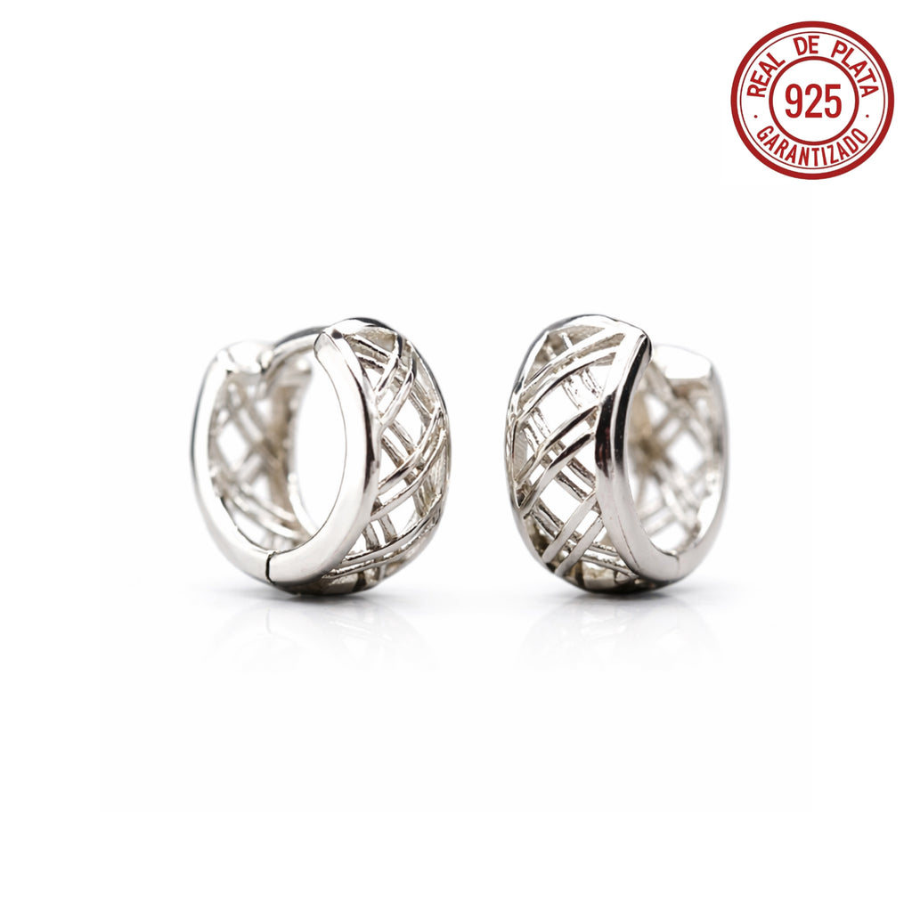 ARRACADA PEQUEÑA PLATEADA LÍNEAS