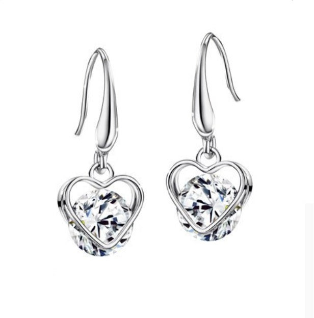 Aretes Corazon Plateado Con Circulo de Cristal