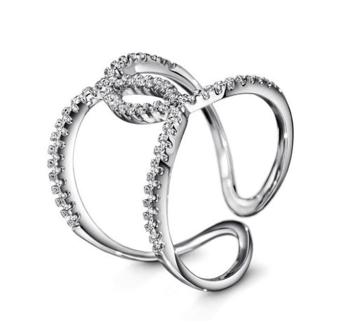 Anillo Channel Grande Plateado, tallas disponibles: 6, 6.5, 7, 7.5, 8, 8.5 y 9