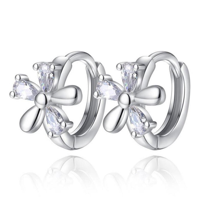 Arracada Pequeña Flor con Cristal Plata 925