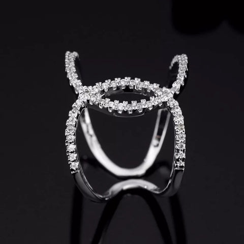 Anillo Channel Grande Plateado, tallas disponibles: 6, 6.5, 7, 7.5, 8, 8.5 y 9