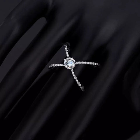 Anillo Cruzado Cristal Con Piedra, tallas disponibles: 6.5, 7 y 7.5